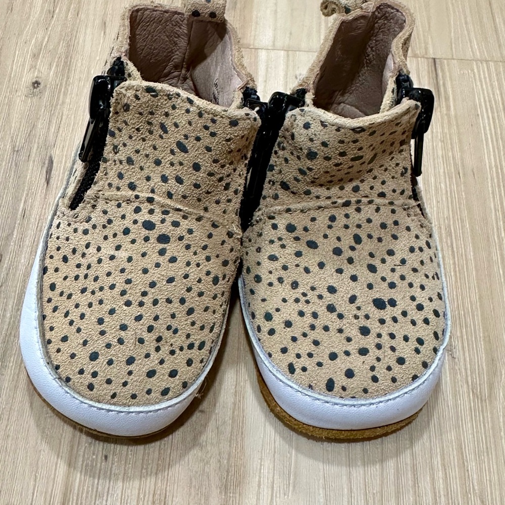 Monkey feet 6-12mo shoes
